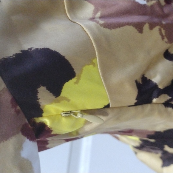 Floral Flutter Sleeve Blouse - Picture 5 of 6